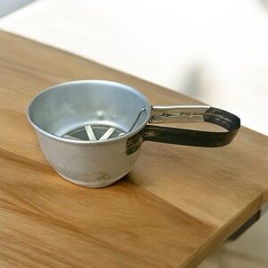Vintage Foley Aluminum Flour Sifter 1 Cup 1950’s Hnd Squeeze Mid Century kitchen